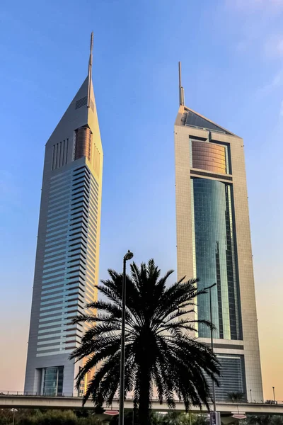 Дивовижний Вид Emirates Towers Twins Skyscrapers Вид Шейх Заєд Роуд — стокове фото