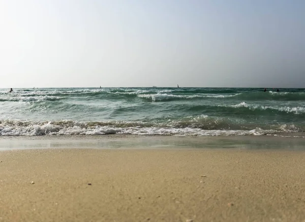 Deniz manzaralı Horizon, Dubai 'de kumlu plaj, Birleşik Arap Emirlikleri