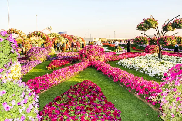 Linda Paisagem Florescente Miracle Garden Com Mais Milhões Flores Dia — Fotografia de Stock