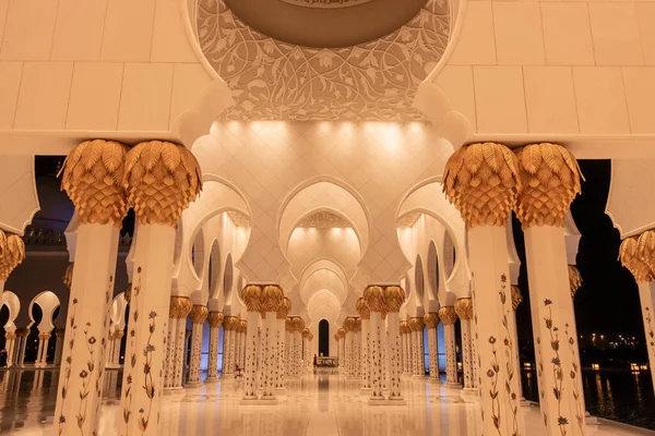 Νυχτερινή Άποψη Του Σεΐχη Zayed Μεγάλο Τζαμί Μιναρές Του Μεγαλύτερου — Φωτογραφία Αρχείου