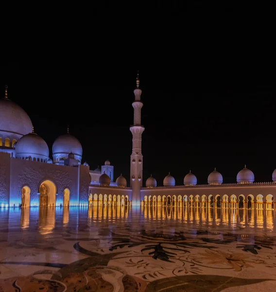 Вид Великую Мечеть Шейха Зайеда Минарет Крупнейшей Мечети Объединенных Арабских — стоковое фото