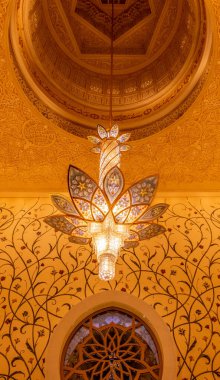 Şeyh Zayed Büyük Camii 'nin iç avlusu Birleşik Arap Emirlikleri' nin en büyük camiinin minaresi ve dünyanın en büyük sekizinci camii..