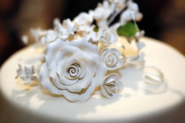 Mastic Creme Açúcar Rosas Brancas Decoração Topo Sobremesa Bolo Casamento — Fotografia de Stock