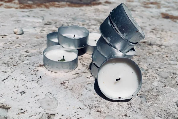 Disposable romantic round candles with wick at metal cover