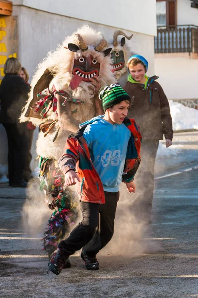 Máscara de carnaval tradicional eslovena "Ta grdi " — Foto de Stock