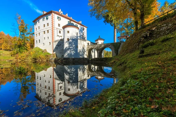 Die Malerische Burg Aus Dem Jahrhundert Sneznik Grad Snenik Schlo — Stockfoto