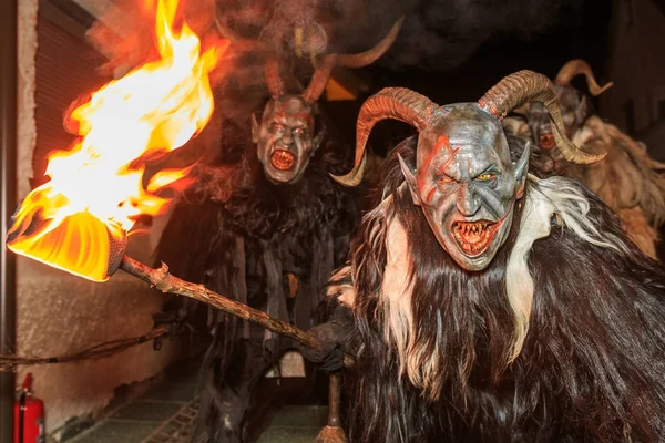 Podkoren Slovenija Novembro 2017 Homem Não Identificado Usa Máscara Krampus — Fotografia de Stock