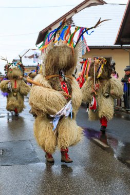 IG, Slovenya - 10th Şubat 2018: Slovence Ulusal maskeleri 