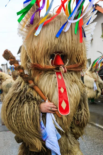 Eslovenia Febrero 2018 Máscaras Nacionales Eslovenas Kurent Corriendo Por Las — Foto de Stock