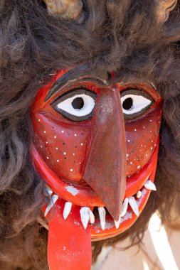 Slovenya 'nın Drenica kentindeki geleneksel karnaval maskesine yakın çekim