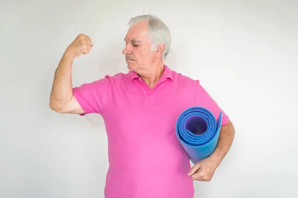 Sağlıklı, beyaz, gülümseyen, mutlu, son sınıf öğrencisi. 