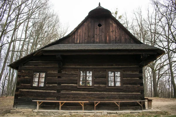 Holzhaus Hütte alte schwarze Nahaufnahme einfaches Leben — Stockfoto