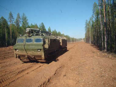 Rusya 'da boru hattı üzerindeki tüm arazi araçları. 