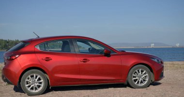 Mazda 3 Japon kırmızı araba hatchback 3 nesil
