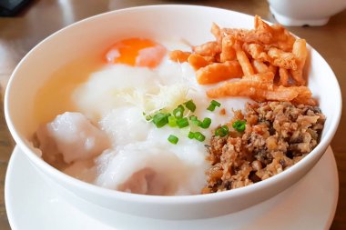 kırık pirinç pirinç çorbası veya pirinç çorbası