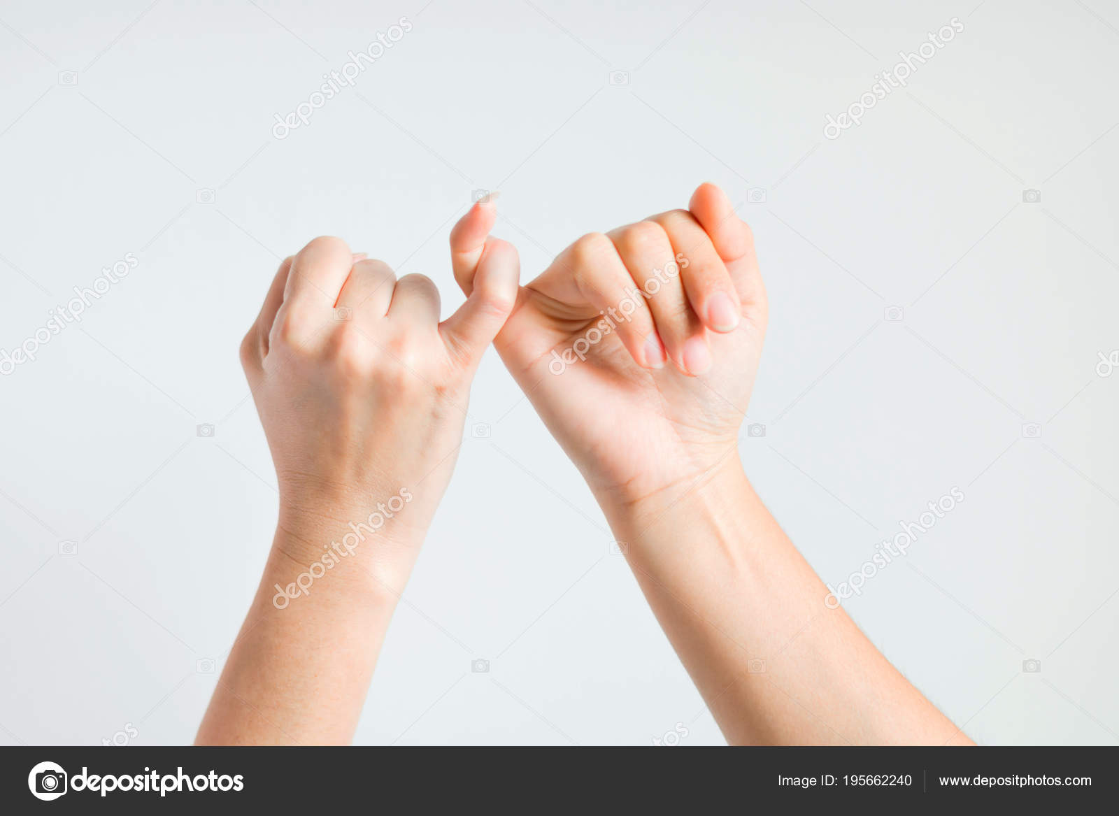 Zwei Hände haken kleinen Finger zusammen. - Stockfotografie