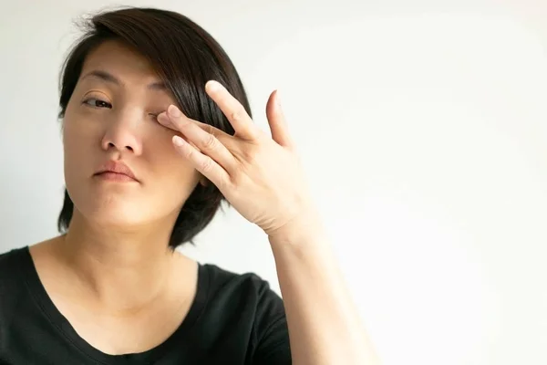Portrait Asian Woman Itch Her Eye Rub Finger One Forbiddance — ストック写真