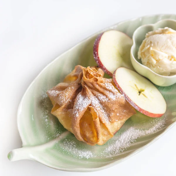 Deep fried dumplings — Stock Photo, Image