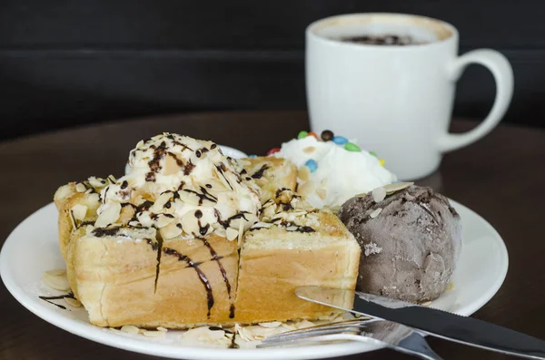 Bal tost dondurma ile — Stok fotoğraf