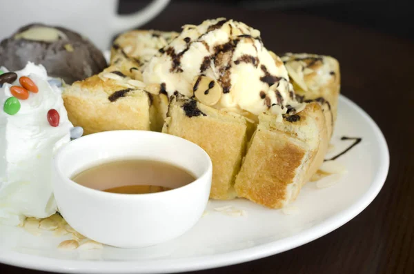 Honey toast with ice-cream — Stock Photo, Image