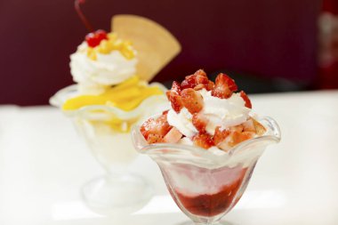 Dondurma - çilekli dondurma