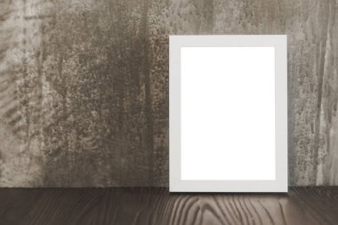 bir beton duvar beyaz çerçeve