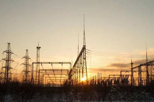 Електромонтаж substation.at захід сонця — стокове фото