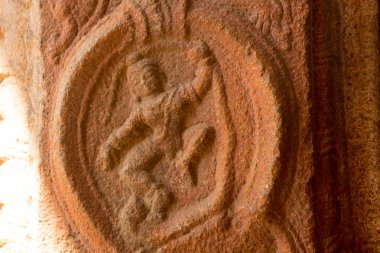 Hampi 'de turist ve Hint tarihi kalıntıları. Hampi Çarşısı, Hampi, Karnataka, Hindistan