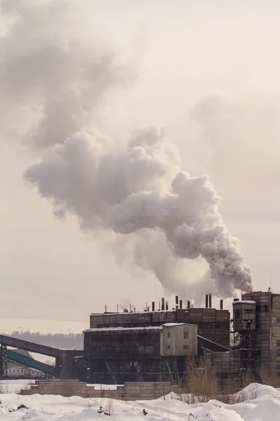 Rauchentwicklung in Fabrik — Stockfoto