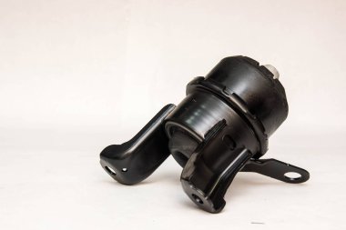 motor destek yastığı beyaz arkaplanda izole edildi