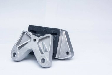 motor destek yastığı beyaz arkaplanda izole edildi