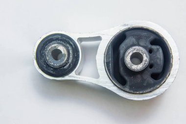 motor destek yastığı beyaz arkaplanda izole edildi
