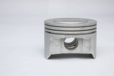 piston beyaz arkaplanda izole edildi