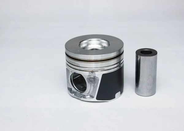piston beyaz arkaplanda izole edildi