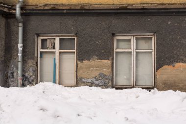 Şehirdeki eski Sovyet evleri yıkıldı.