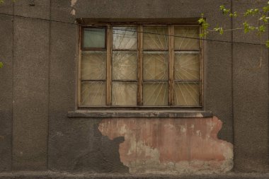 Şehirdeki eski Sovyet evleri yıkıldı.