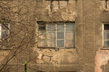 Şehirdeki eski Sovyet evleri yıkıldı.