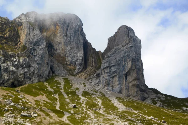 Een rots met een bevroren magma — Stockfoto