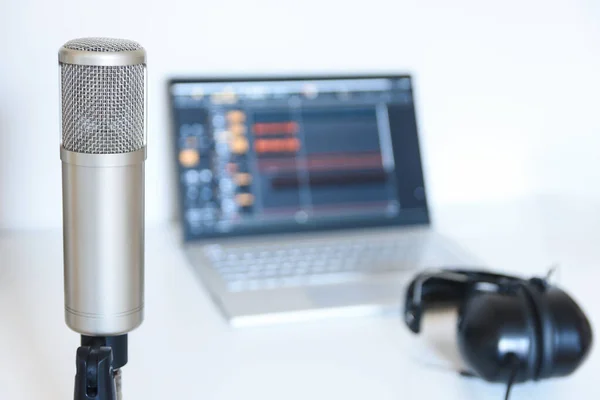 Isolated Condenser Microphone Home Recording Studio — Stock Photo, Image