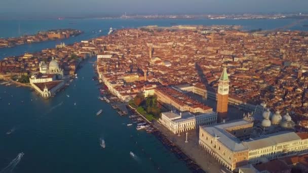 Hukot video - letecký pohled na Benátky Itálie. — Stock video