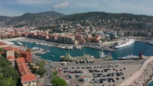 Légi felvétel. Kilátás Old Port of Nice luxus jacht hajók, Franciaország. — Stock videók