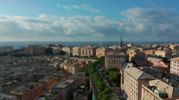 Stadsgezicht van Genua Genua, beroemde haven en hoofdstad van Ligurië bij zonsopgang. — Stockvideo