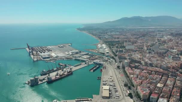 Luftaufnahme. Hafen in Malaga. Malaga, Andalusien, Spanien. — Stockvideo