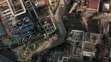 Hava görüntüsü. Üst Manzara. Petrokimyasal petrol rafinerisi Petrol ve gaz tankları