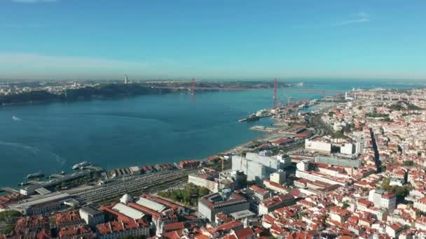 Widok z lotu ptaka. Portugalia, Lizbona Alfama jest najstarszą dzielnicą Lizbony. — Wideo stockowe