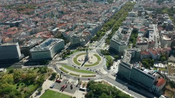Letecký pohled. Portugalsko, lisabonský slunečný den markýz pombálního náměstí. — Stock video