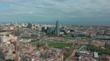 Hava görüntüsü. Barcelona 'daki Torre Agbar. İspanya.