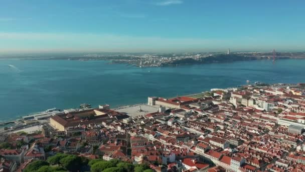 Vista aérea. Portugal, Lisboa o Alfama é o bairro mais antigo de Lisboa . — Vídeo de Stock