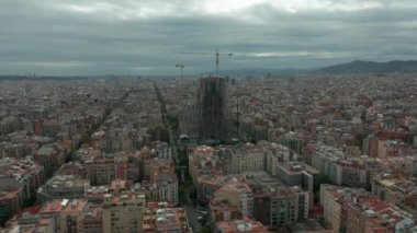 Hava görüntüsü. Santa Eulalia Katedrali Sagrada Familia Barcelona.