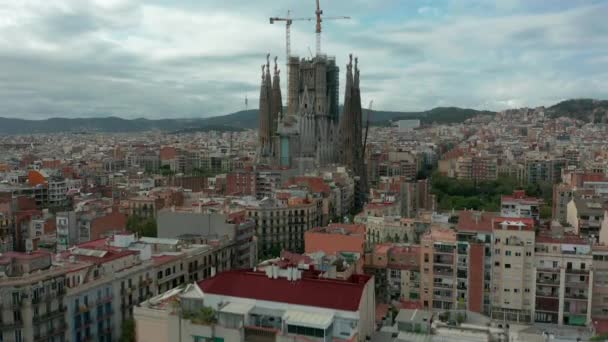 Luftaufnahme. Santa eulalia kathedrale sagrada familia barcelona. — Stockvideo